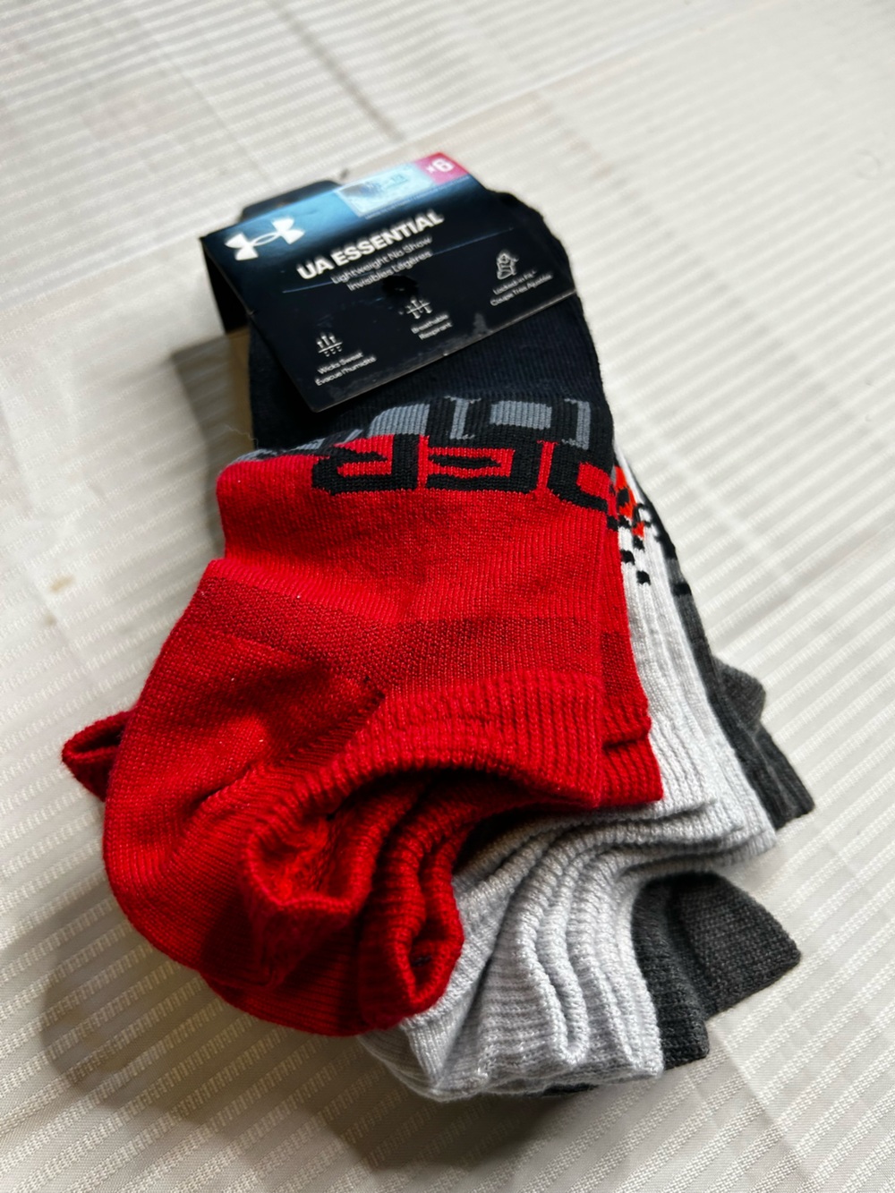 Under Armour Men's Essential Lite No Show
Sock 6-Pack.  NEW
